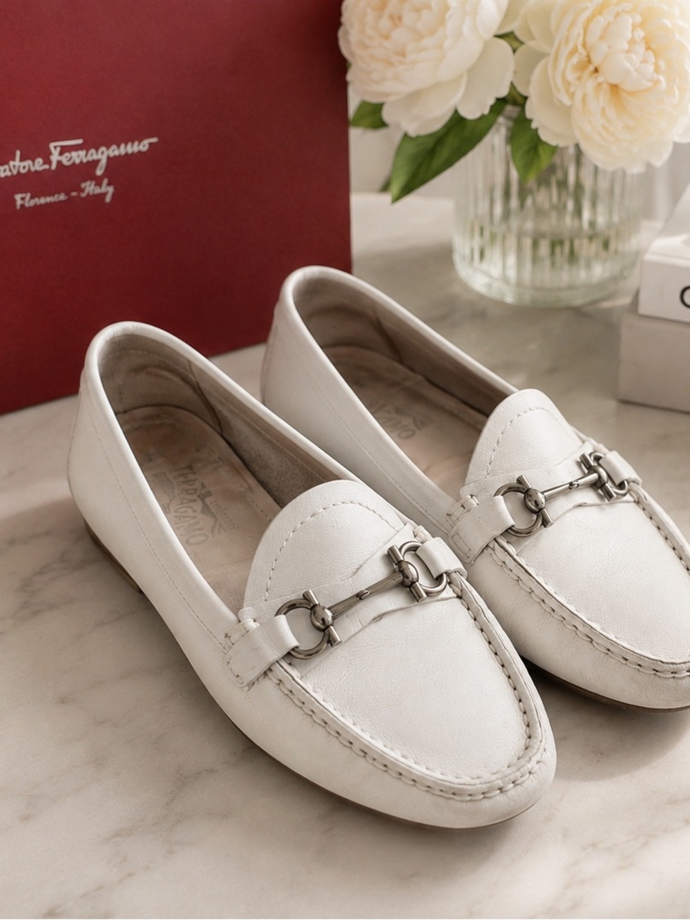 Salvatore Ferragamo Gancini White Leather Driving Loafers Size 9
